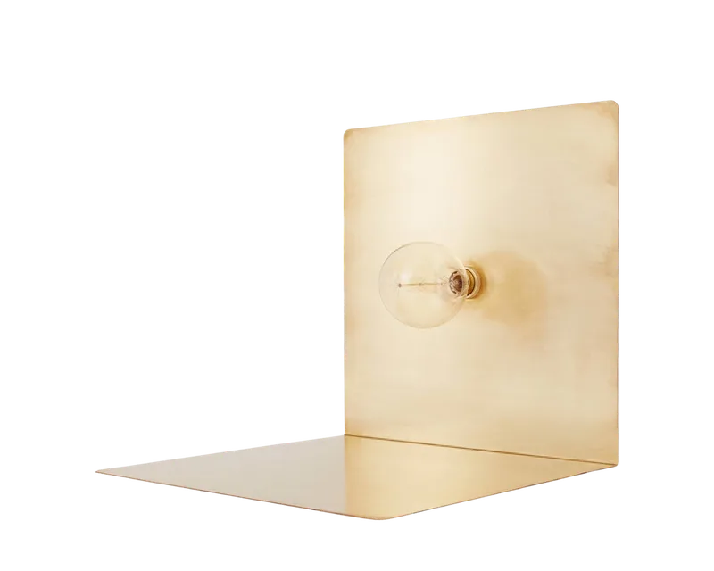 90° Floor Light | Brass von FRAMA in Brass, Floor – Produktfoto
