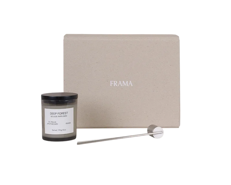 Gift Box: Scented Candle + Snuffer | Deep Forest van FRAMA in 170 g, Deep Forest – productfoto