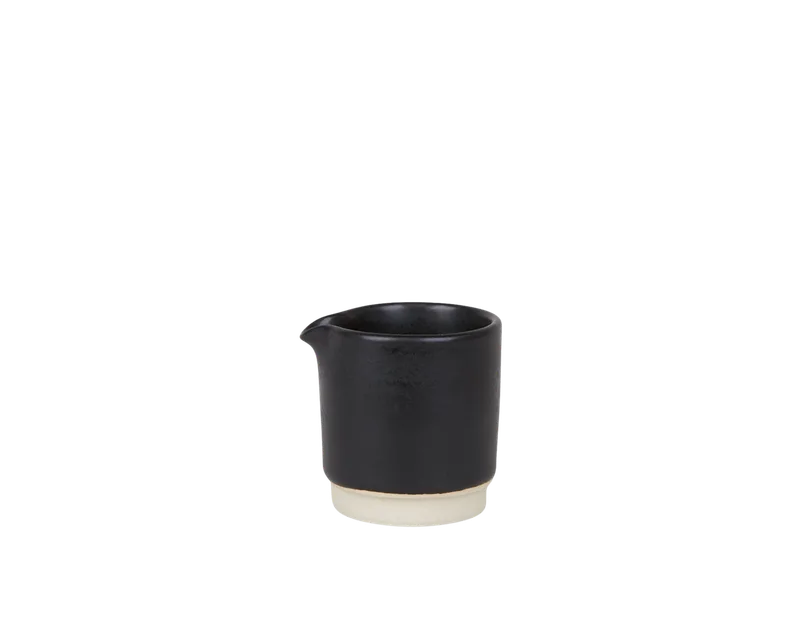 Otto Ceramic Jug | Black | Small de FRAMA en Small, Black – photo du produit