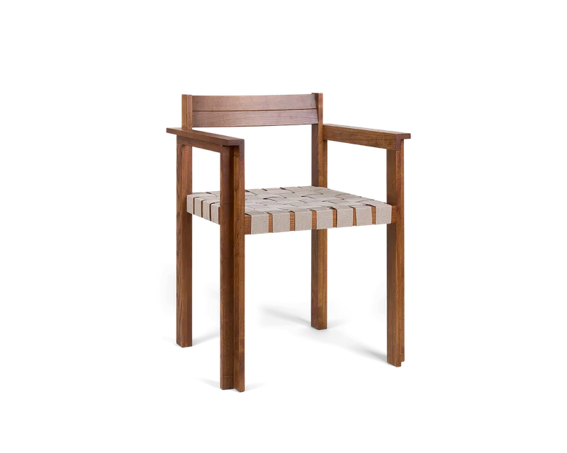 Symmetry Armrest Chair | Honey Ash Wood / Oat Fabric van FRAMA in Armrest Chair – productfoto