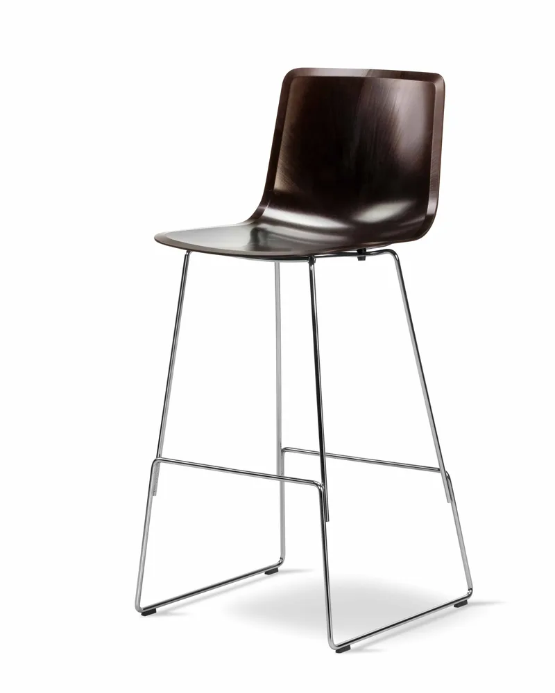 Pato Paper Sledge Barstool by Fredericia in Papershell w/black screws, FSC Mix 70%, Chrome, Sh 77 cm – product photo 1 of 4