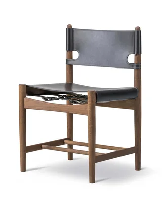 The Spanish Dining Chair de Fredericia en Leather, black, Smoked oak, oiled – photo du produit 2 sur 4