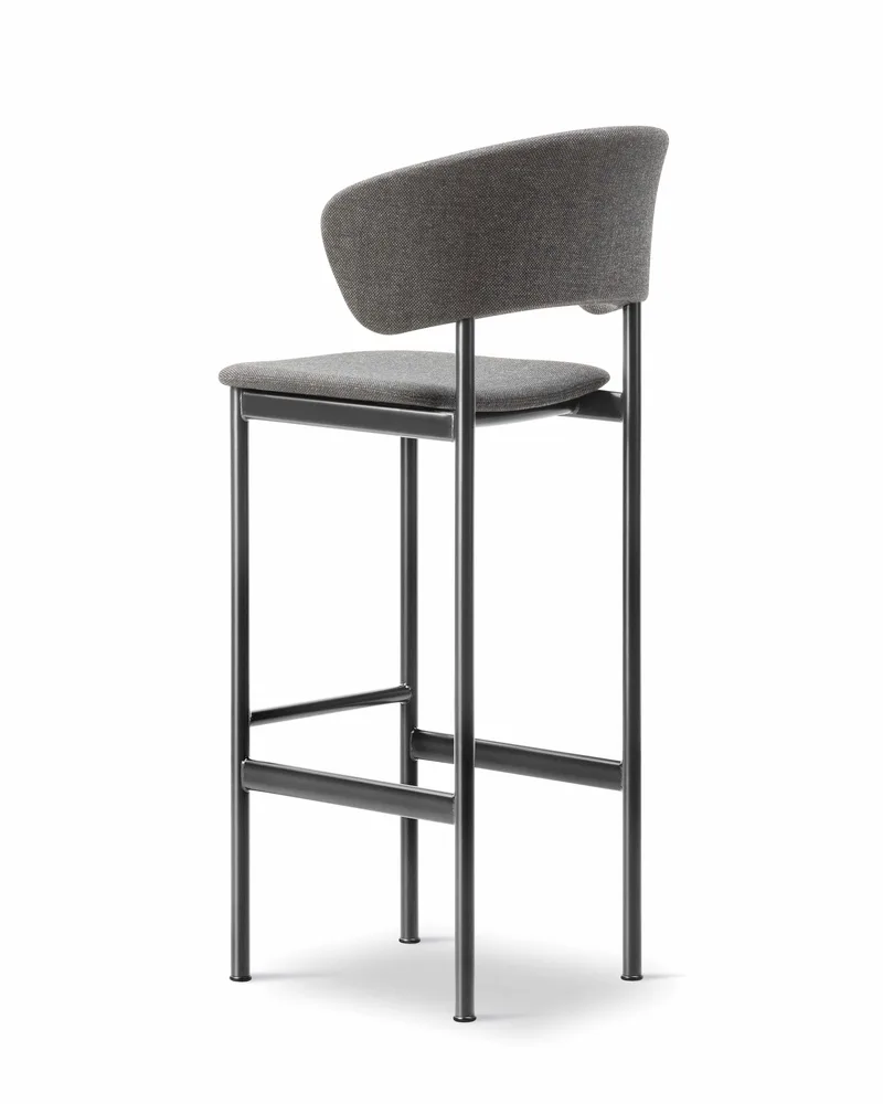 Plan Arm Barstool von Fredericia in Re-Wool 198, Black, Sh 78 cm – Produktfoto 2 von 4