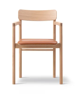 Post Chair Seat upholstered by Fredericia in Leather Max 95, Cognac, Oak light oil, FSC Mix 70% – product photo 4 of 4