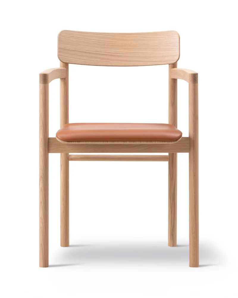 Post Chair Seat upholstered by Fredericia in Leather Max 95, Cognac, Oak light oil, FSC Mix 70% – product photo 4 of 4