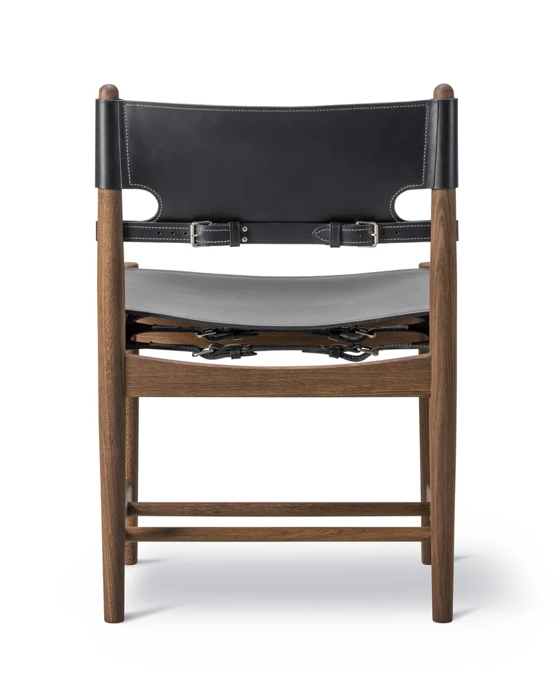 The Spanish Dining Chair de Fredericia en Leather, black, Smoked oak, oiled – photo du produit 3 sur 4