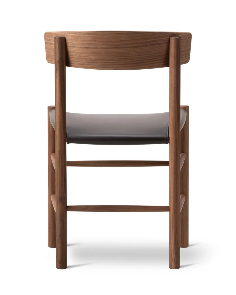 J39 Mogensen Chair Seat Upholstered von Fredericia in Leather Omni 377, Dark brown, Walnut oiled – Produktfoto 2 von 4
