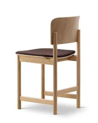 Plan Wood Chair Seat upholstered van Fredericia in Saxion 397, Oak lacquer, FSC Mix 70% – productfoto 3 van 4