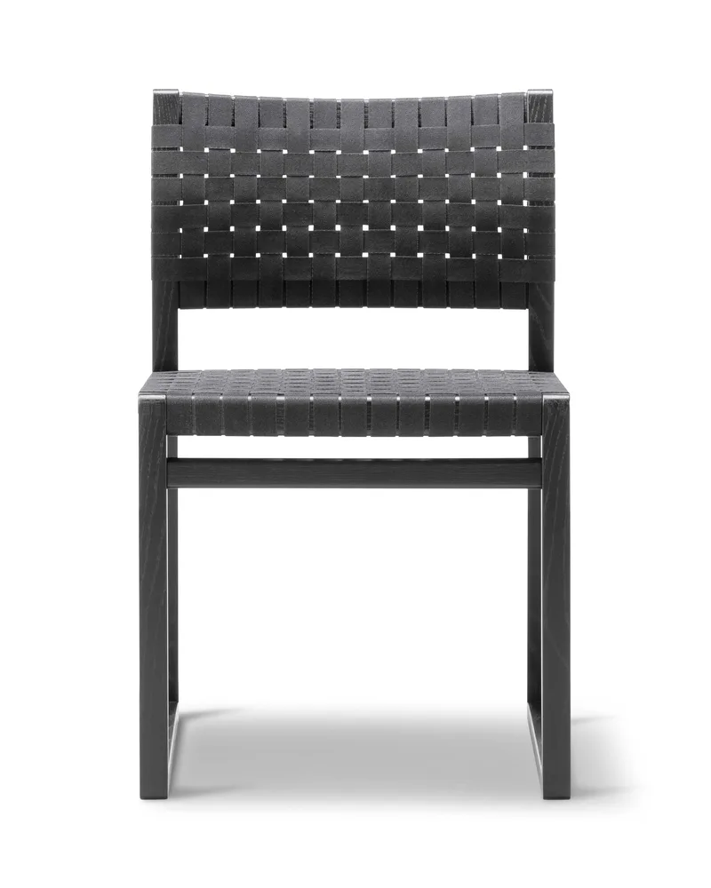 BM61 Chair Linen Webbing van Fredericia in Oak black lacquered, Linen webbing black – productfoto 4 van 4