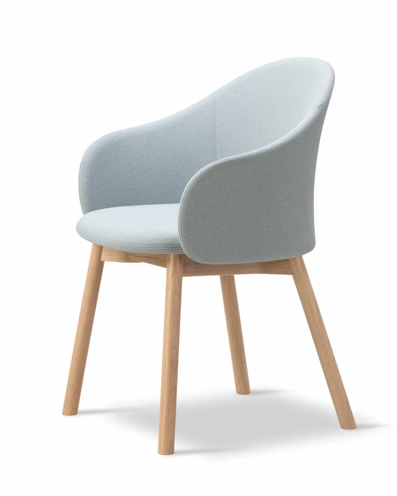 Gomo Armchair Wood Base by Fredericia in Mylla 811, Oak lacquer, FSC Mix 70% – product photo 1 of 2