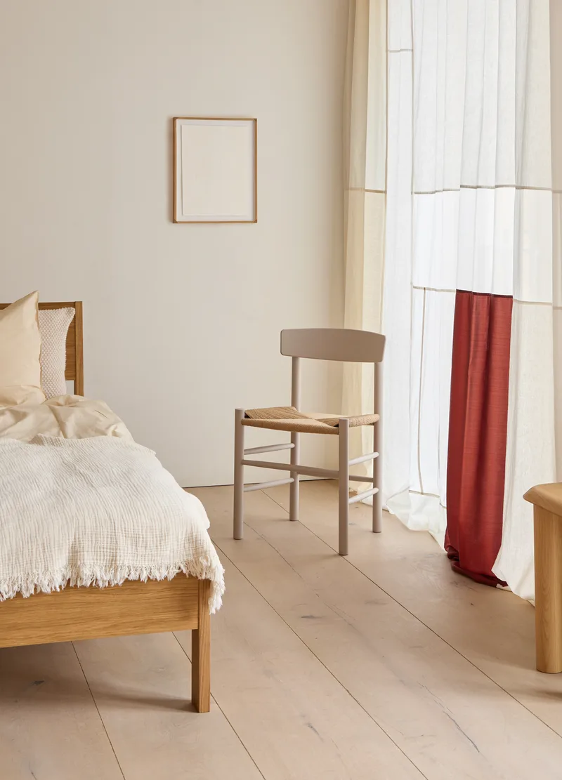 J39 Mogensen Chair van Fredericia in Natural paper cord, Beech pebble grey, FSC Mix 70% – sfeerfoto 1 van 9