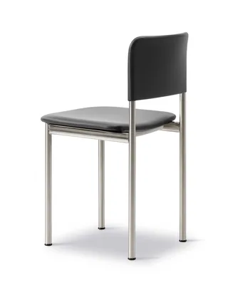 Plan Chair Fully Upholstered by Fredericia in Leather Omni 301, Black, Brushed steel – product photo 3 of 4