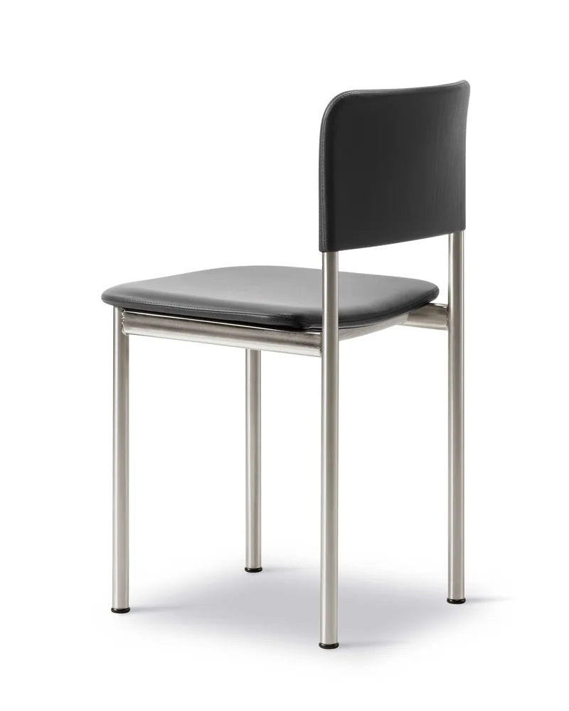 Plan Chair Fully Upholstered by Fredericia in Leather Omni 301, Black, Brushed steel – product photo 3 of 4
