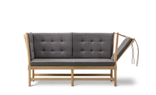 The Spoke-Back Sofa van Fredericia in Capture 4201, Oak soap, FSC Mix 70% – productfoto 4 van 4