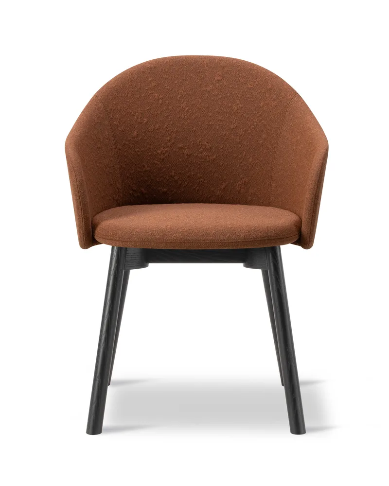 Gomo Armchair Wood Base van Fredericia in Myr 362, Oak black lacquer, FSC Mix 70% – productfoto 2 van 2