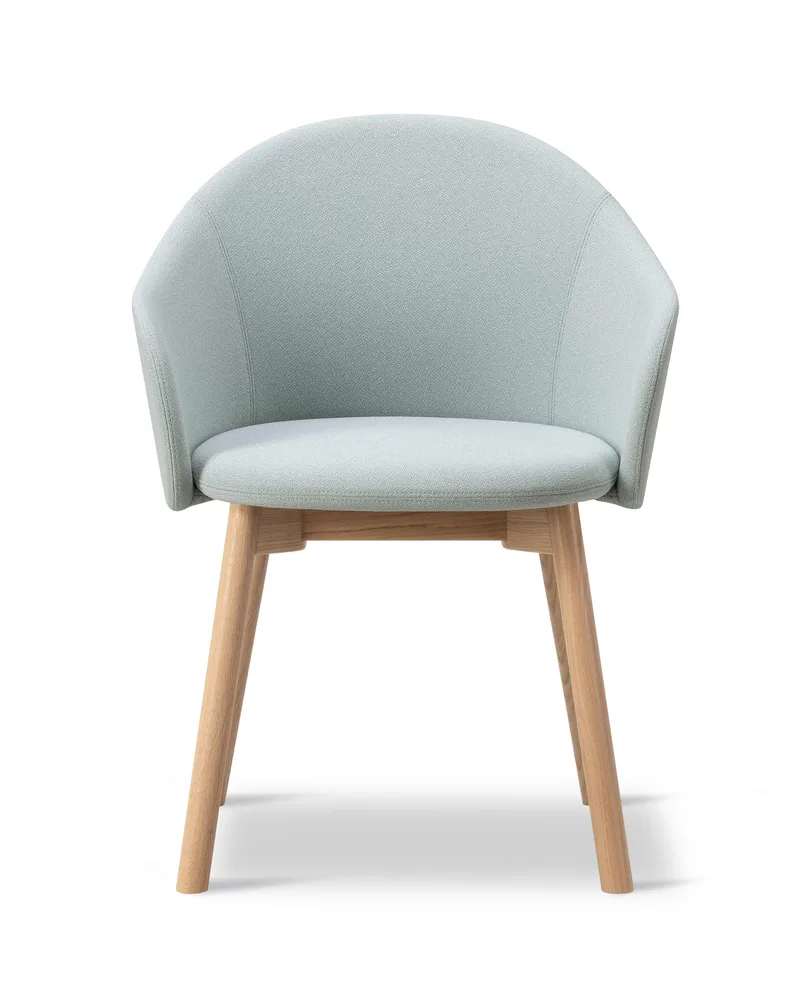 Gomo Armchair Wood Base by Fredericia in Mylla 811, Oak lacquer, FSC Mix 70% – product photo 2 of 2