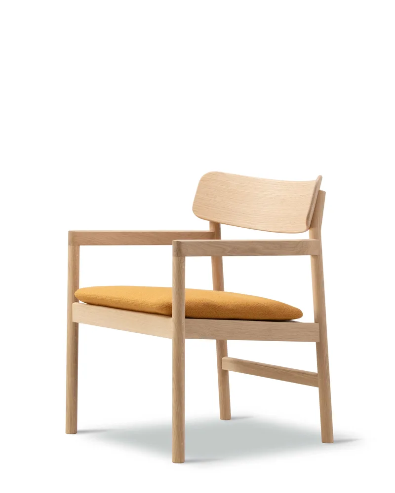 Post Lounge Chair von Fredericia in Vidar 472, Oak oil, FSC Mix 70%, With natural webbing – Produktfoto 1 von 4