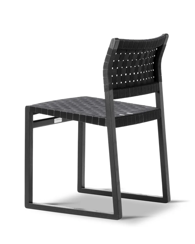 BM61 Chair Linen Webbing van Fredericia in Oak black lacquered, Linen webbing black – productfoto 3 van 4