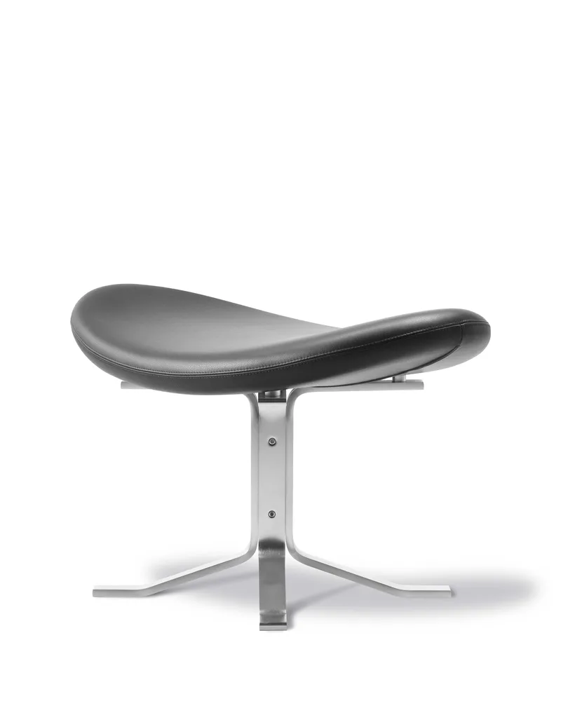 Corona Ottoman by Fredericia in Leather Omni 301, Black, Brushed steel – product photo 1 of 3