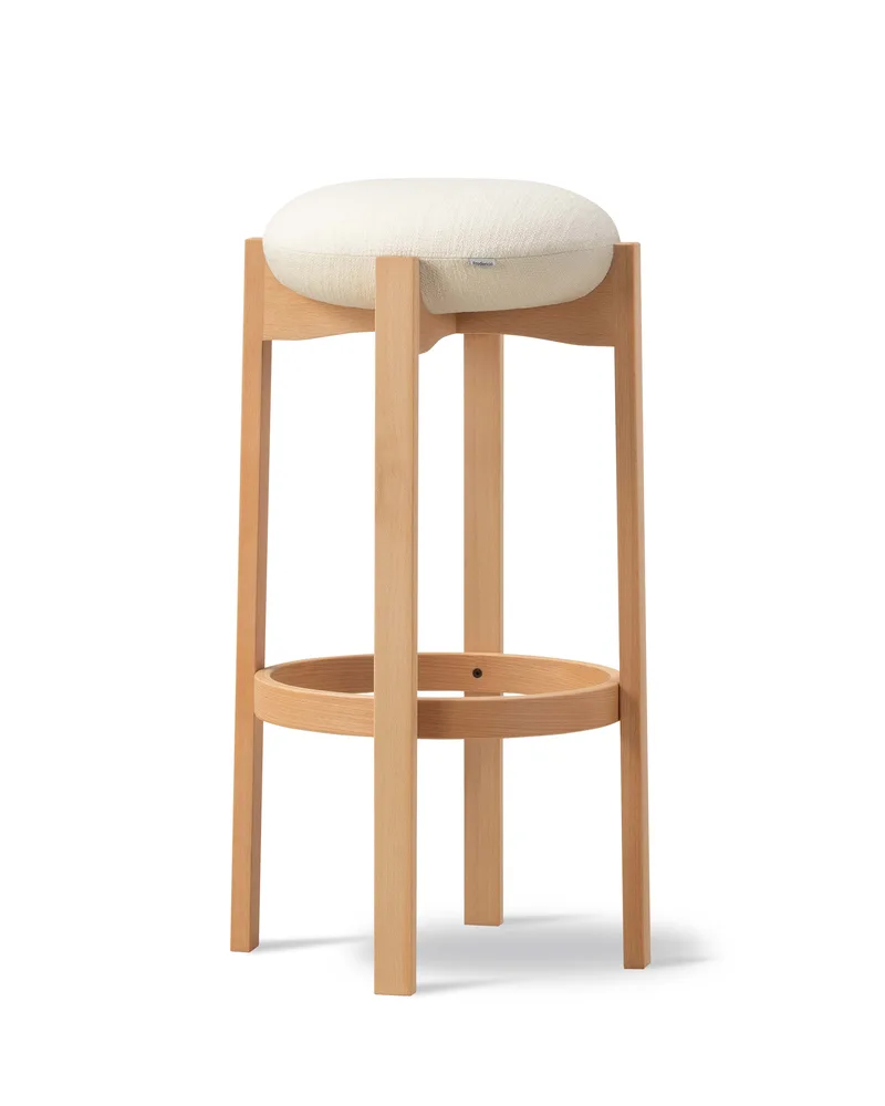 Pioneer Stool by Fredericia in Odino NE22, Off-white, Beech oil, FCS Mix 70%, Sh 77 cm – product photo