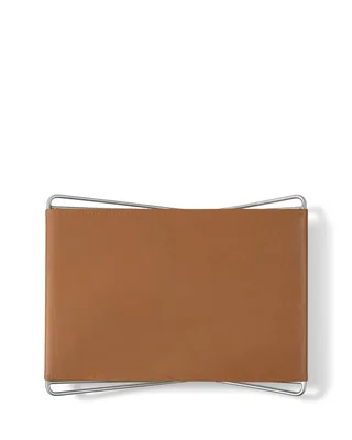 JG Folding Stool von Fredericia in Leather Max 95, Cognac, Brushed stainless steel – Produktfoto 1 von 4