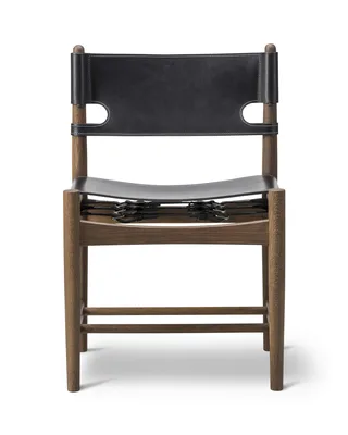 The Spanish Dining Chair de Fredericia en Leather, black, Smoked oak, oiled – photo du produit 4 sur 4