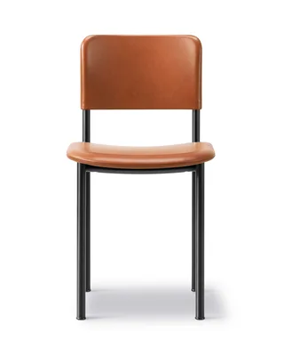 Plan Chair Fully Upholstered de Fredericia en Leather Max 95, Cognac, Black – photo du produit 5 sur 5