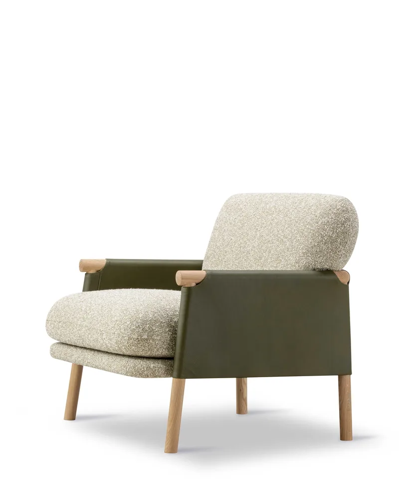 Savannah Chair von Fredericia in Zero 0002, Leather Trace 8146, Olive, Oak light oil, FSC Mix 70% – Produktfoto 2 von 4