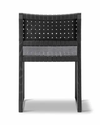 BM61 Chair Linen Webbing van Fredericia in Oak black lacquered, Linen webbing black – productfoto 2 van 4