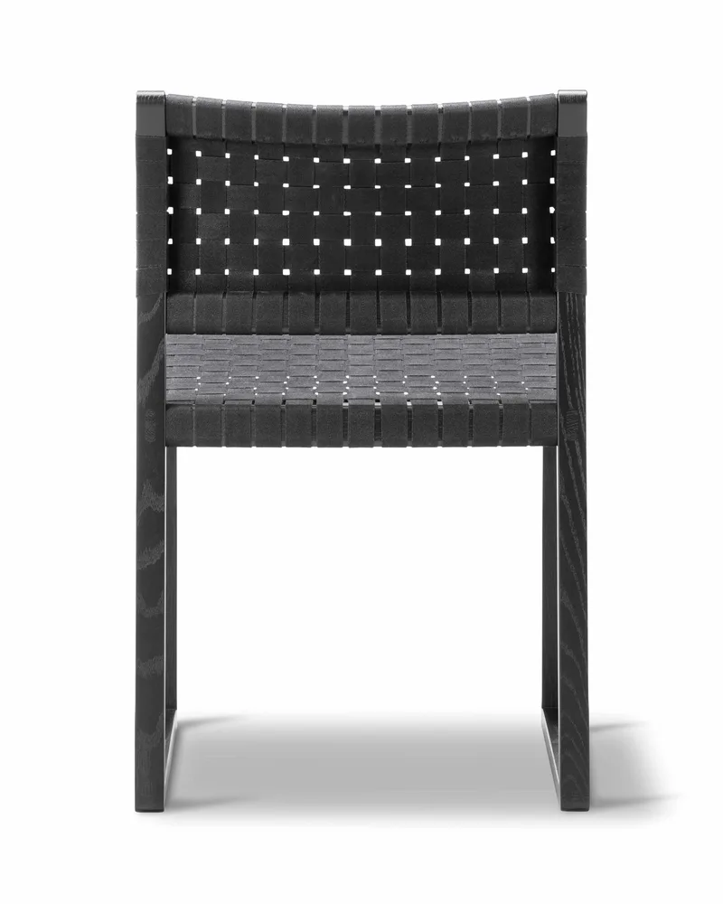 BM61 Chair Linen Webbing van Fredericia in Oak black lacquered, Linen webbing black – productfoto 2 van 4