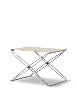 JG Folding Stool de Fredericia en Natural canvas, Brushed stainless steel – photo du produit 4 sur 5