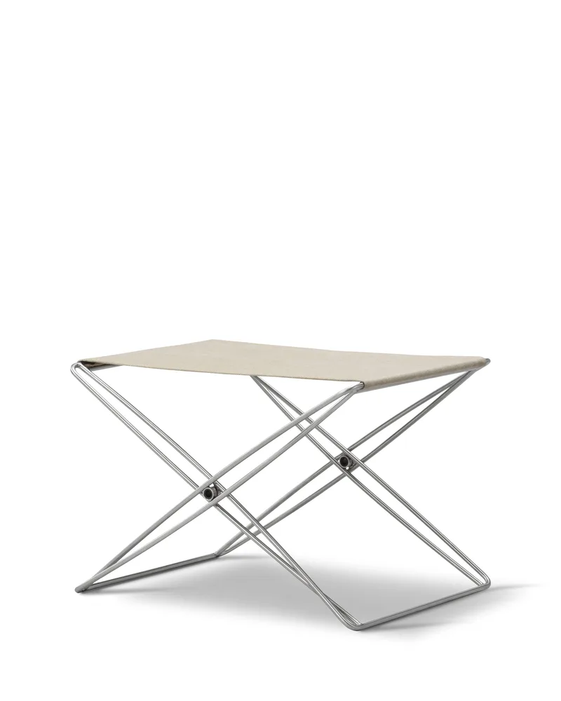 JG Folding Stool de Fredericia en Natural canvas, Brushed stainless steel – photo du produit 4 sur 5