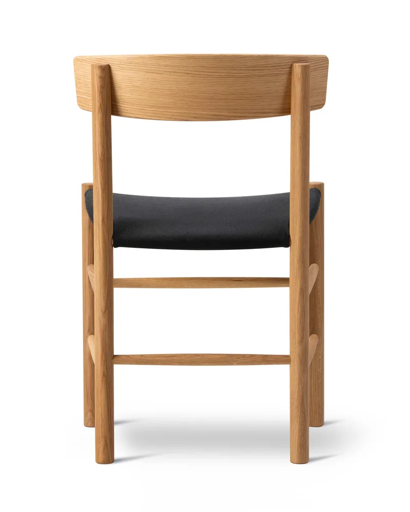 J39 Mogensen Chair Seat Upholstered van Fredericia in Black canvas, Oak oil, FSC Mix 70% – productfoto 2 van 4