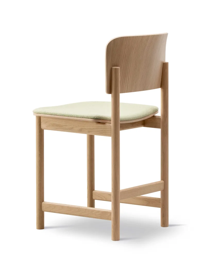 Plan Wood Chair Seat upholstered van Fredericia in Saxion 927, Oak lacquer, FSC Mix 70% – productfoto 3 van 4