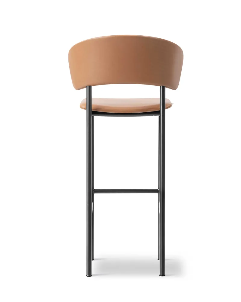 Plan Arm Barstool von Fredericia in Leather Max 95, Cognac, Black, Sh 78 cm – Produktfoto 2 von 4
