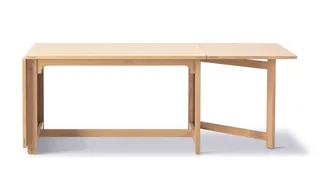 Library Table van Fredericia in Oak lacquer – productfoto 1 van 4