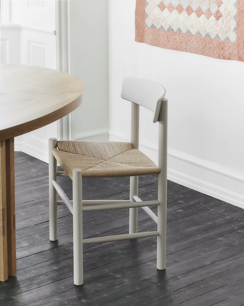 J39 Mogensen Chair van Fredericia in Natural paper cord, Beech pebble grey, FSC Mix 70% – sfeerfoto 7 van 9