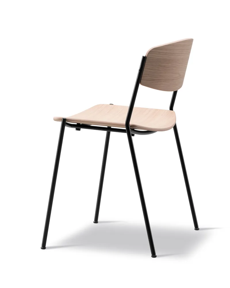 Lynderup Chair by Fredericia in Oak lacquer, FSC Mix 70%, Black lacquer – product photo 6 of 7