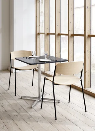 Lynderup Chair by Fredericia in Oak lacquer, FSC Mix 70%, Black lacquer – interior photo 1 of 7