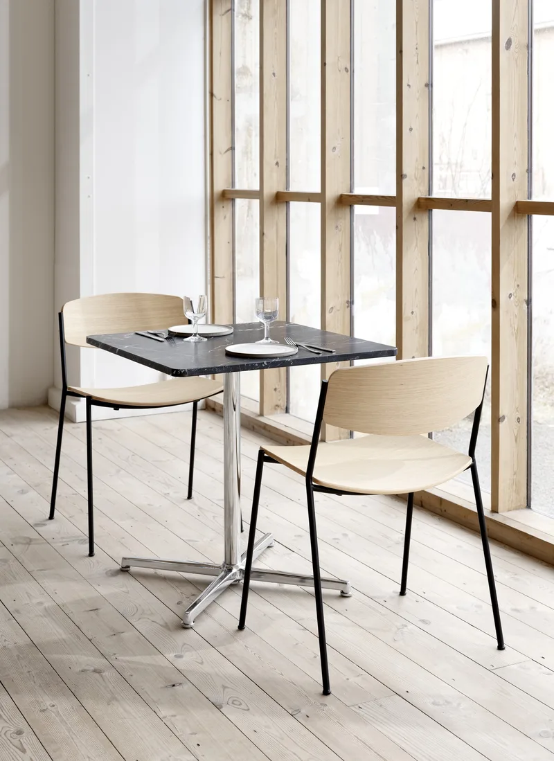 Lynderup Chair by Fredericia in Oak lacquer, FSC Mix 70%, Black lacquer – interior photo 1 of 7