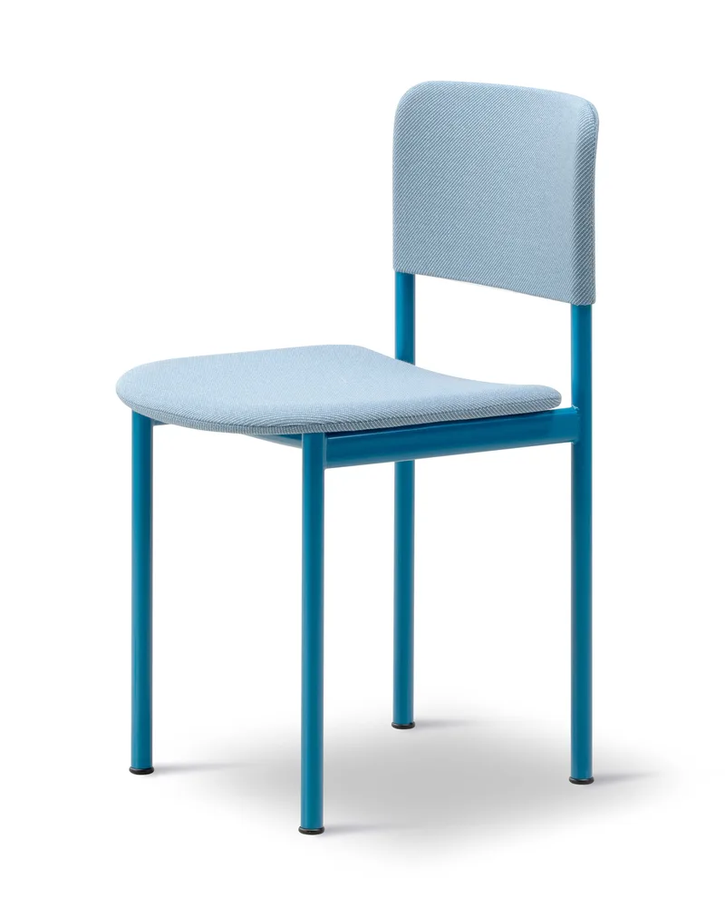 Plan Chair Fully Upholstered von Fredericia in Twillwool 2001, Signal blue – Produktfoto 1 von 4