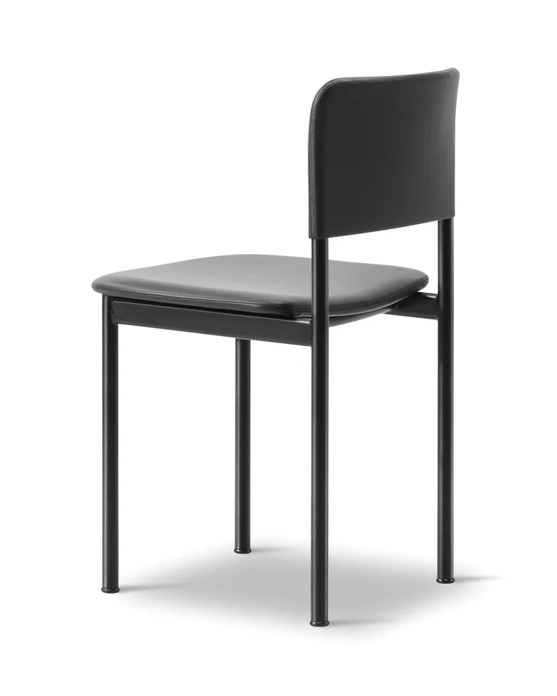 Plan Chair Fully Upholstered de Fredericia en Leather Omni 301, Black, Black – photo du produit 3 sur 4