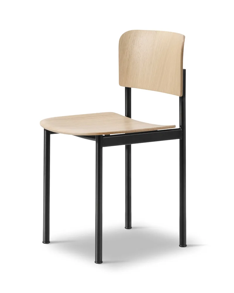 Plan Chair by Fredericia in Oak lacquer, FSC Mix 70%, Black – product photo 2 of 8