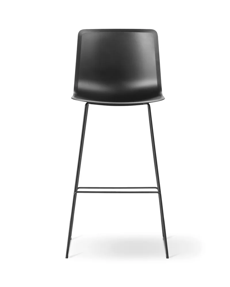 Pato Sledge Barstool van Fredericia in Black, Black, Sh 77 cm – productfoto