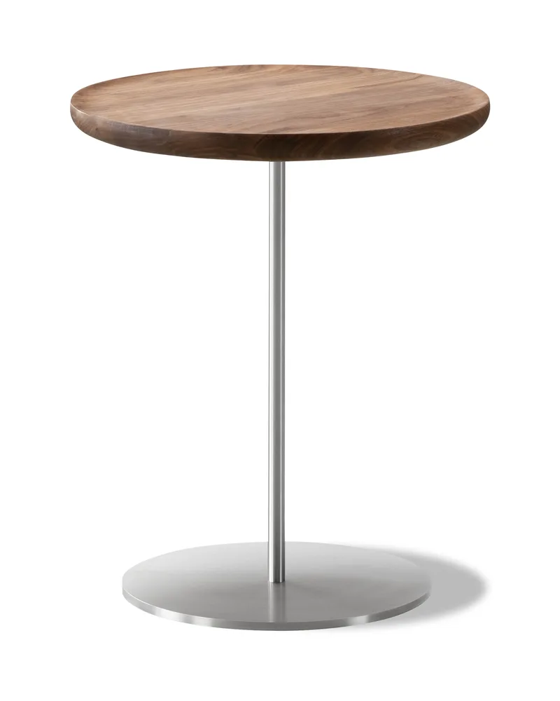 Pal Table Ø37,5 de Fredericia en Walnut oiled, Brushed stainless steel, Height 45 cm – photo du produit
