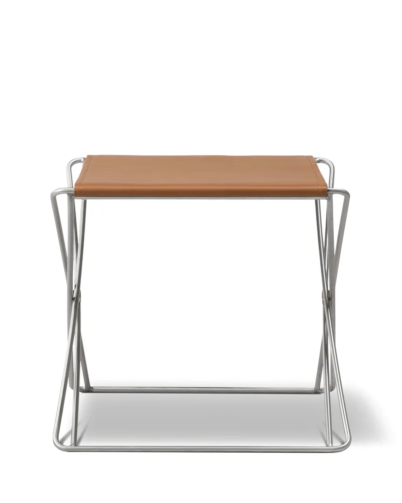 JG Folding Stool von Fredericia in Leather Max 95, Cognac, Brushed stainless steel – Produktfoto 3 von 4