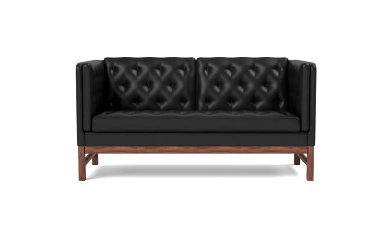 EJ315 Sofa, 2 seater, 153 cm by Fredericia in Leather Omni 301, Black, Walnut oil treated – product photo