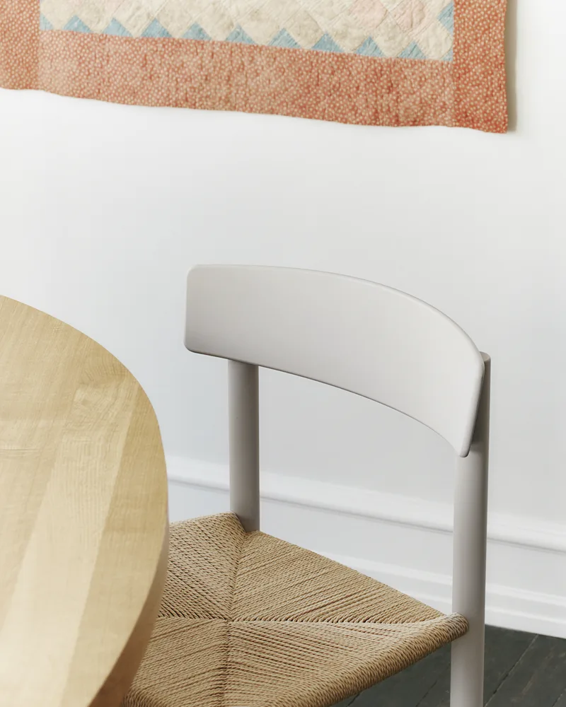 J39 Mogensen Chair van Fredericia in Natural paper cord, Beech pebble grey, FSC Mix 70% – sfeerfoto 3 van 9