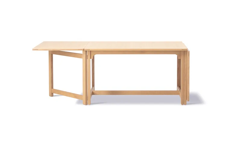Library Table van Fredericia in Oak lacquer – productfoto 2 van 4