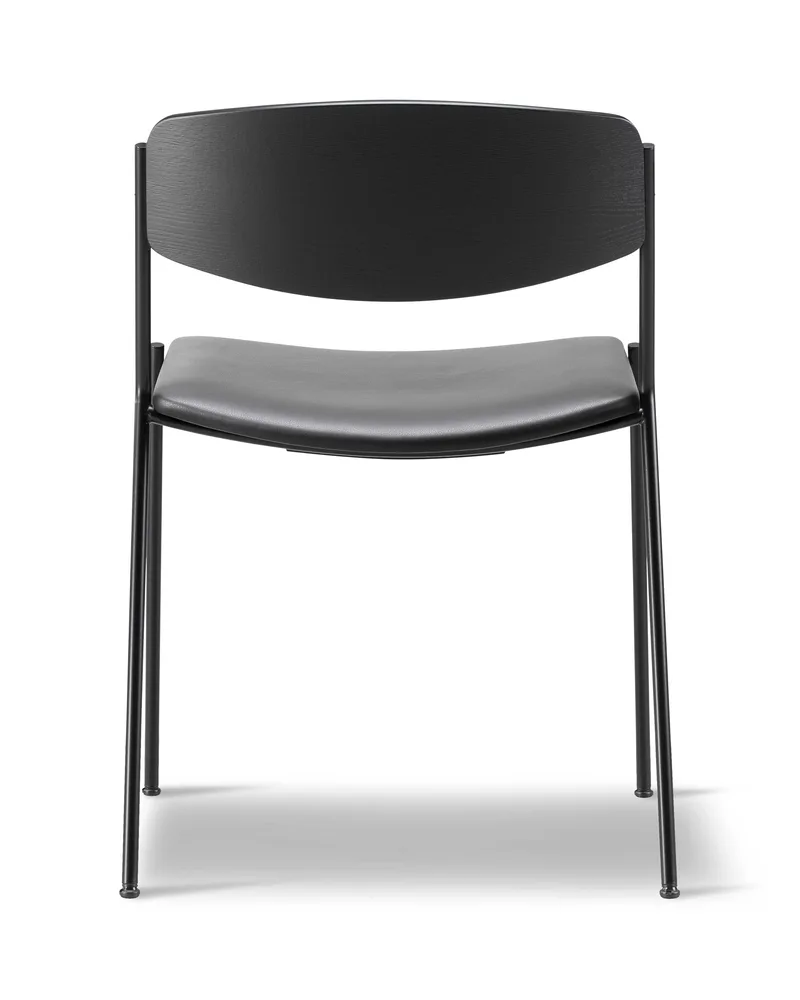 Lynderup Chair Seat upholstered by Fredericia in Leather Omni 301, Black, Black ash, FSC Mix 70%, Black lacquer – product photo 5 of 6
